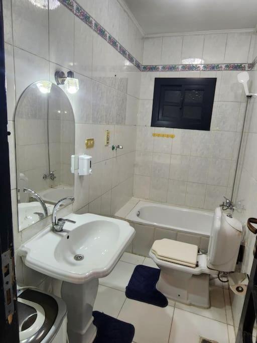 Near Pyramids, King Bedrooms And A 60inch Smart Tv.