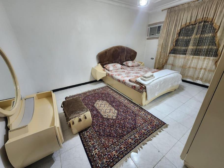 Near Pyramids, King Bedrooms And A 60inch Smart Tv. Apartment