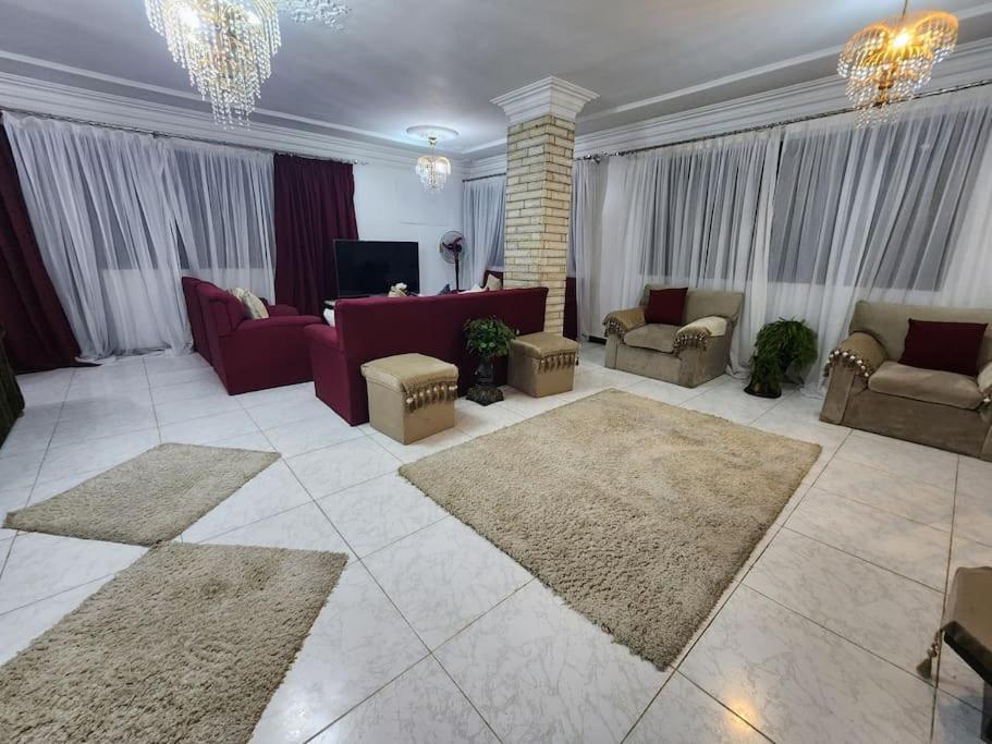 Near Pyramids, King Bedrooms And A 60inch Smart Tv. *