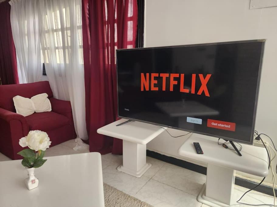 Near Pyramids, King Bedrooms And A 60inch Smart Tv. * Cairo